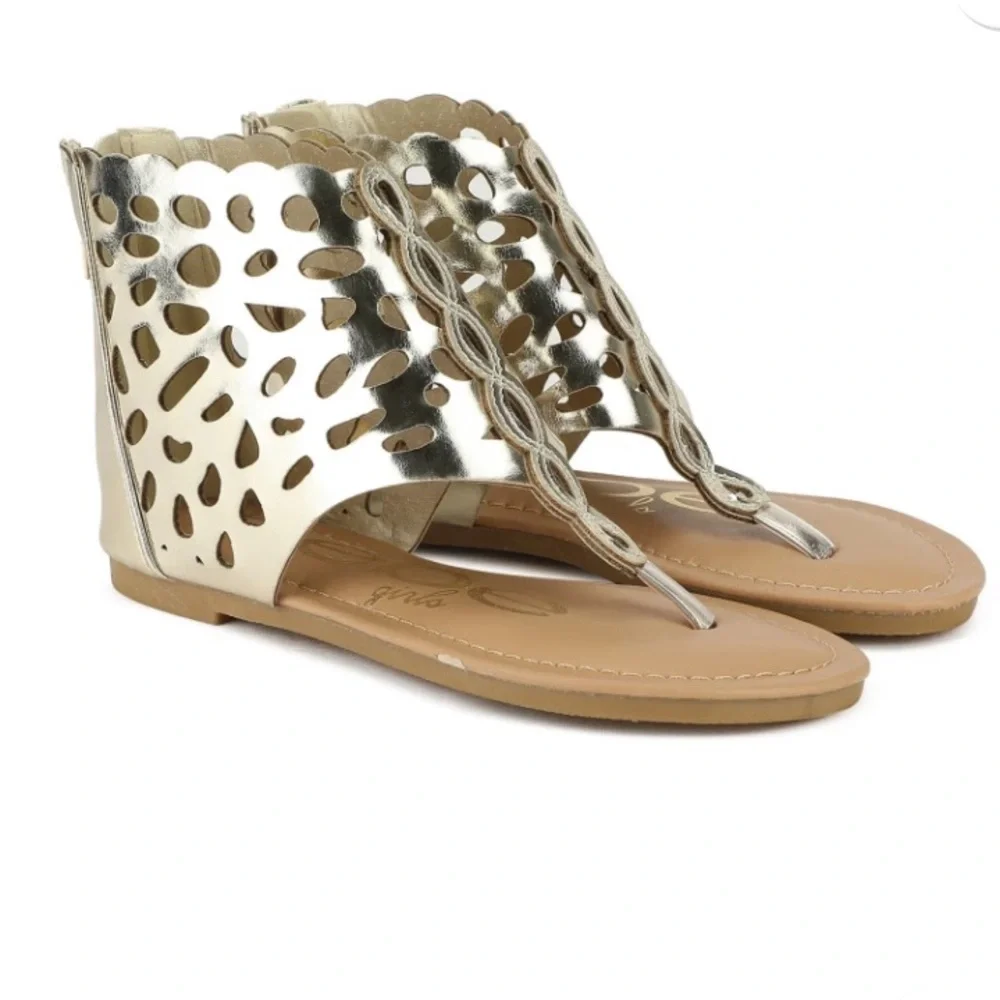 NWT Bebe Girls Silver Gladiator Boho Cut-Out Perforated Ankle Bootie Sandals - Picture 1 of 6